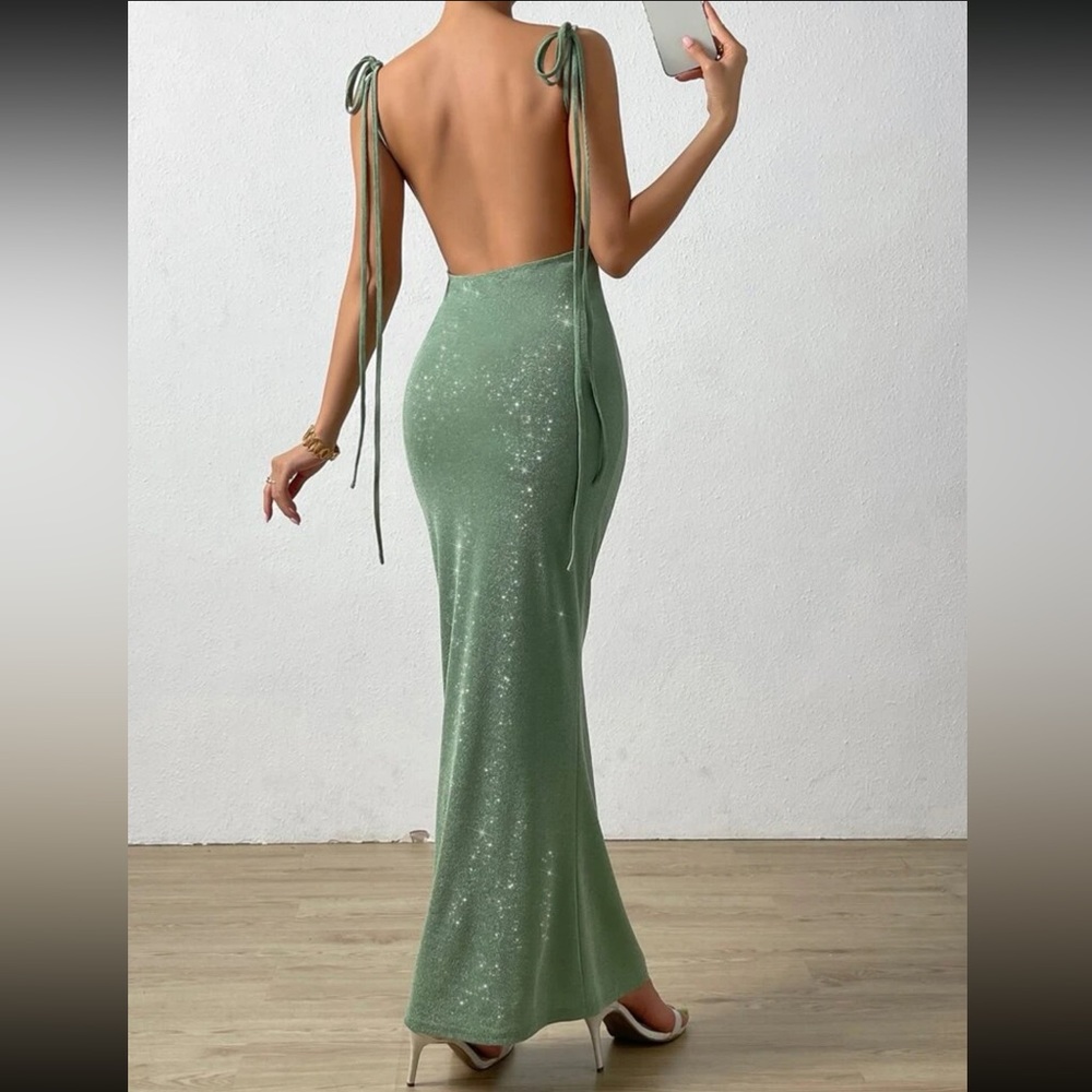 Luxe knot shoulder open back mermaid hem maxi dress - Picture 2 of 8